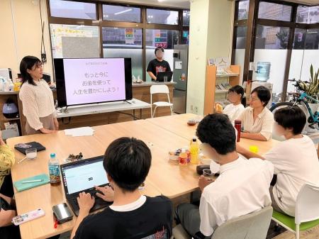 沖縄初のユースセンターで、10～20代が「お金と未来」