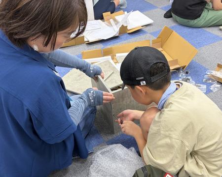 【活動レポート】小学生地場産業学習バスツアーで倉庫