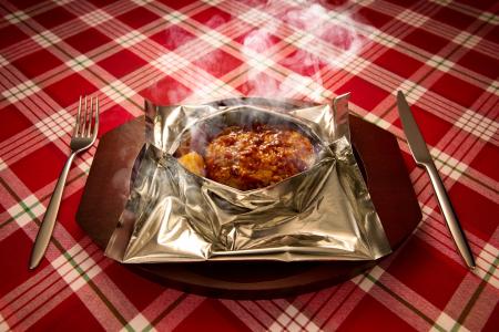 外食の「包み焼きハンバーグのような体験」をご家庭で