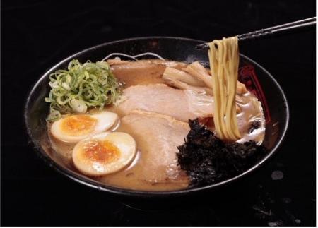 【行列必至の大人気店】「金澤濃厚豚骨ラーメン神仙 