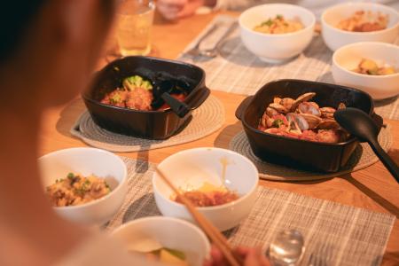 保存・調理・食事まで移し替えゼロ！温かさが続く“ワ