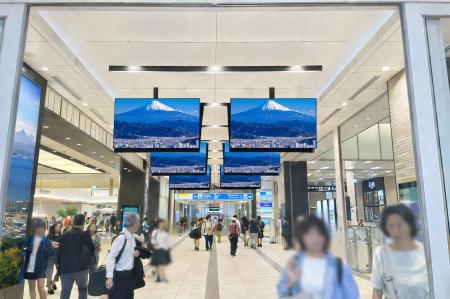 新静岡駅改札口・新静岡セノバ自由通路に13面連動デジ