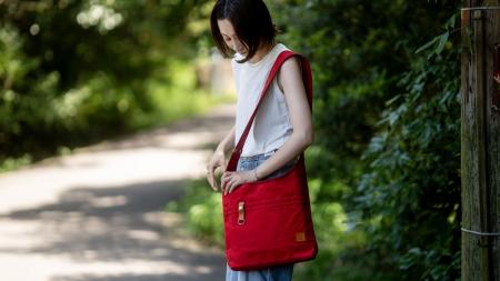 カワニシカバンが人気の帆布ショルダーバッグを再販。
