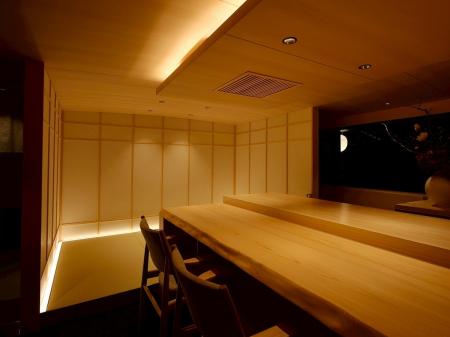 【VIP専用高級屋形船「えびす」】琴の生演奏と芸者遊