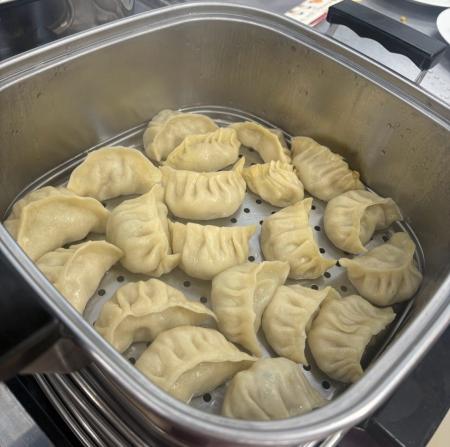 「一緒に作ろう！世界の料理」を開催　― 地域の小学生