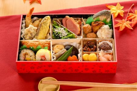 秋鮭やほたてに合鴨など秋の味覚でプチぜいたく　夕食