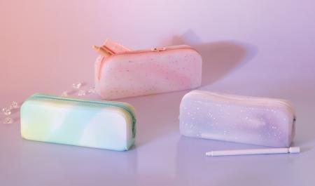 幻想的なホログラムとマーブルの立体感を閉じ込めた“