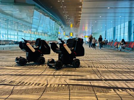 “世界一”シンガポール・チャンギ国際空港でWHILL自動