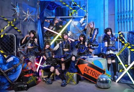 7人組個性派アイドル・VVSiS、「××KEEP OUT××」「ATTE