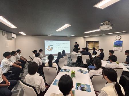 満足度96%!お堅い企業説明はナシ!クイズで知る「解 満足度96%!お堅い企業説明はナシ!クイズで知る「解