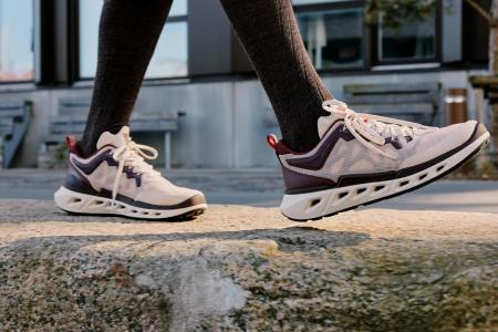 「履いただけで、快適さはわかるのか？」ECCO、“utf-8