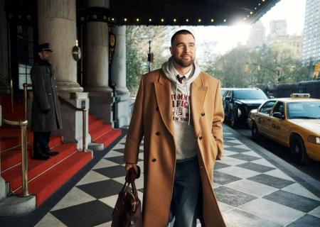 トミー ヒルフィガー、2026 Fallキャンペーンでトラヴ