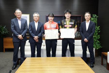 卓球「WTTチャンピオンズ」史上初の兄妹アベック優勝
