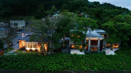 『HOTEL白林HAKODATE』、Forbes Travel Guide「Curate