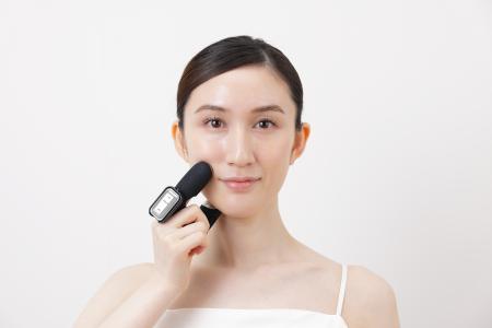 自分の指が美顔器に変わる。気になる部分に触れutf-8 自分の指が美顔器に変わる。気になる部分に触れutf-8