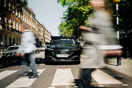 WayveとUber、英国初となる自動運転による配車サービ
