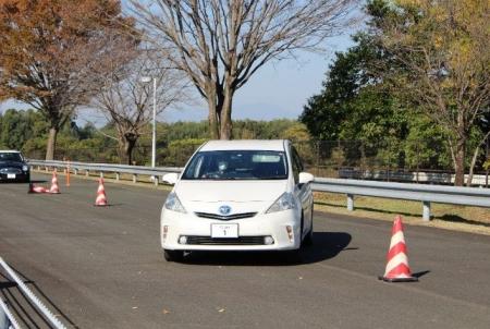 【JAF熊本】「公道では体験できない」スラローム走行