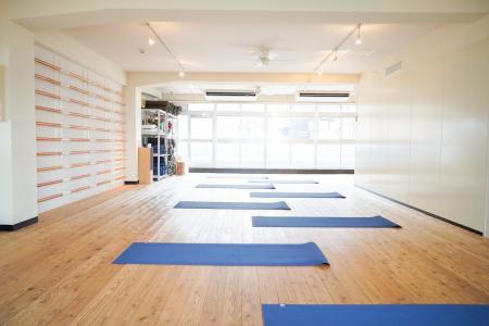 「ヨガ資格を取っても場所がない」を解消--アンダーザ