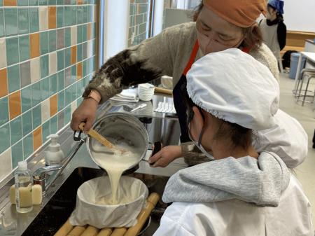乾燥大豆から手作り豆腐 南都留郡西桂町で利用者によ 乾燥大豆から手作り豆腐 南都留郡西桂町で利用者によ