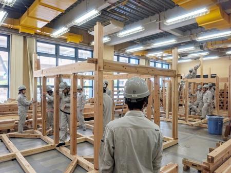 【岐阜県飛騨市】9月17日、都会で建築を学ぶ学生が飛