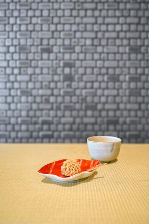 「時を愉しむ－現代陶芸家の器展」を、とらや 東utf-8
