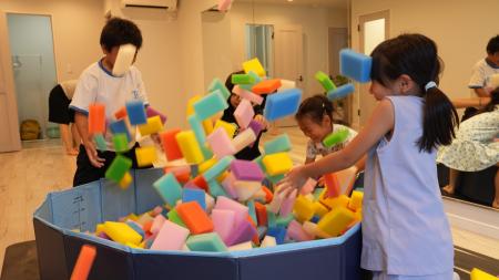 スポンジで遊ぶ。学ぶ。お手伝いする。体験するサンサ スポンジで遊ぶ。学ぶ。お手伝いする。体験するサンサ
