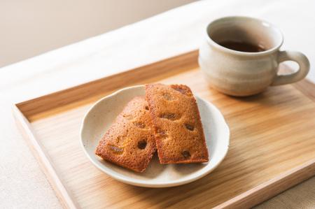 和洋折衷の「和フィナンシェ」に新味「黒糖と柚子」が 和洋折衷の「和フィナンシェ」に新味「黒糖と柚子」が