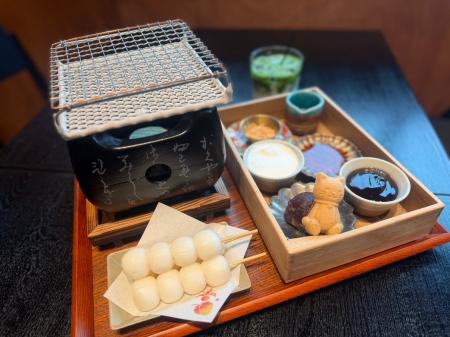 谷中銀座の和カフェ「八三六」に、自分で焼いて楽しむ 谷中銀座の和カフェ「八三六」に、自分で焼いて楽しむ