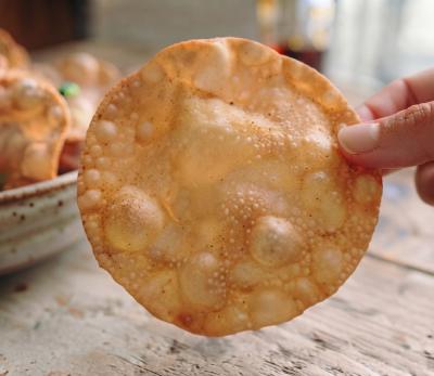 日本唯一の餃子の皮から作る餃子せんべい専門店「浜龍