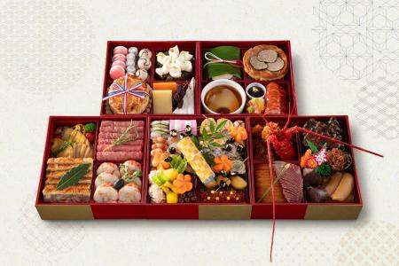 新春を寿ぐ10台限定の特別なおせち。日仏両国より勲章 新春を寿ぐ10台限定の特別なおせち。日仏両国より勲章