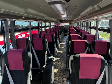 高速バスの車内での充電設備を拡充! 高速バスの車内での充電設備を拡充!
