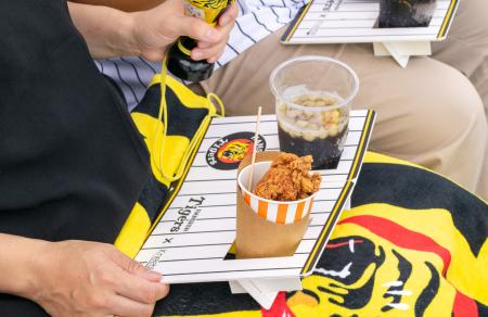 球場グルメは膝上に！阪神タイガース承認の折りutf-8