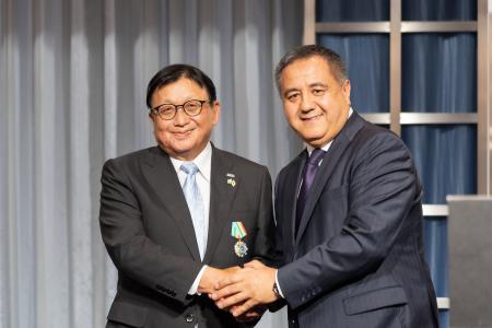 藤本会長がウズベキスタン共和国の「ドゥストリク（友