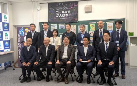 林総務大臣、ハイレゾの綾川町データセンターを視察 林総務大臣、ハイレゾの綾川町データセンターを視察