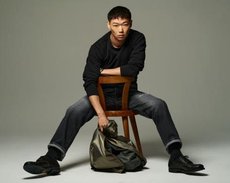 俳優・笠松将氏が纏う、「AVIREX」の“DAILY WEAR”