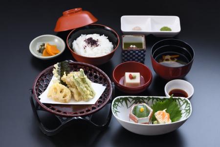 【9月30日までの限定企画】初秋の京都・東山でゆった