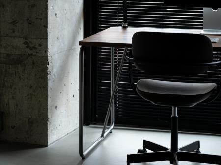 モジュール式拡張デスク『PREDUCTS DESK』の鉄脚モデ