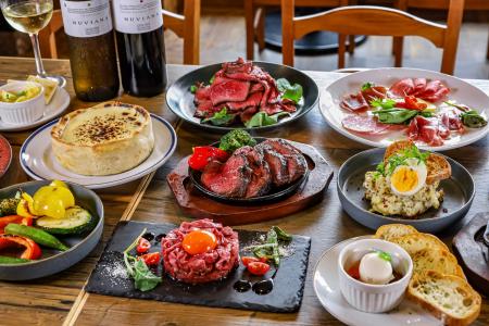 【梅田、チーズ食べ放題が1100円！？】肉を食べに来た
