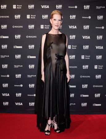 【Dior】ヴィヴィアン・ボンドがトロント国際映画祭で