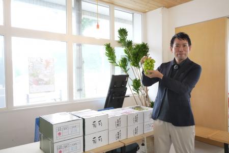 “シャイン”マスカットを、全“社員”へ。祖母が守り続け