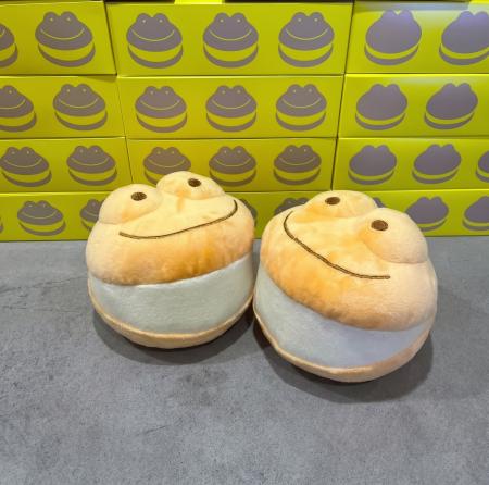 青柳総本家、人気の「ケロトッツォのぬいぐるみ」を再