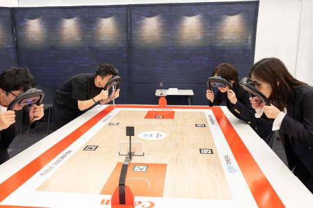 競技空間を遠隔地でリアルタイムに再現するスポーツ観 競技空間を遠隔地でリアルタイムに再現するスポーツ観
