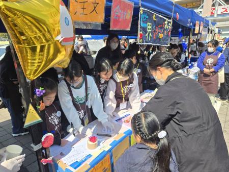子どもが店頭に立ち、学び、表現する体験型イベutf-8