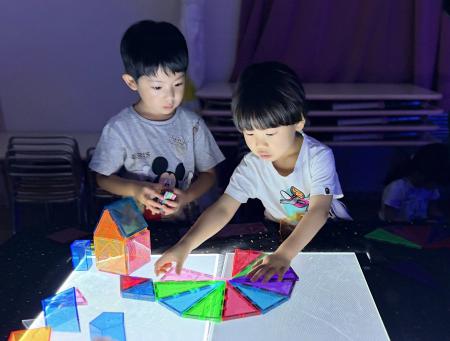 東京都東大和市・エムバディジャパンが連携、託児を「
