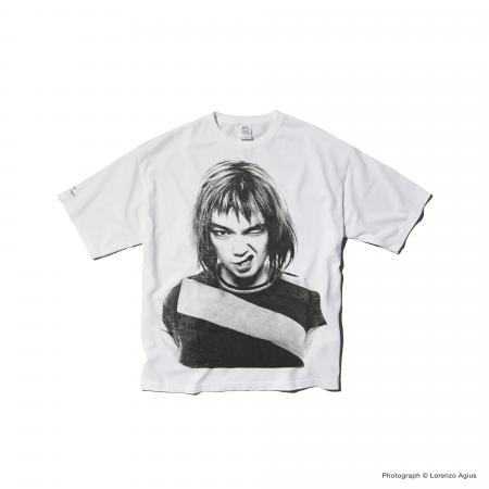 90年代に撮影されたBjorkのアーカイブフォトがTシャツ 90年代に撮影されたBjorkのアーカイブフォトがTシャツ