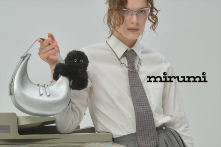 “ちら見”するチャームロボット「mirumi」、限定カラー