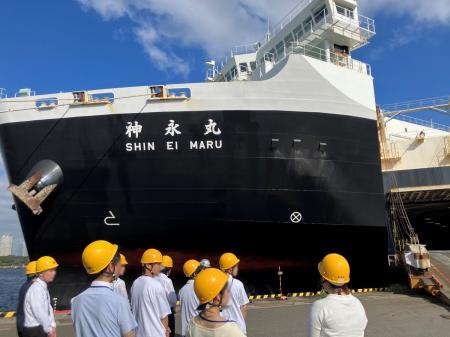 海運から陸上輸送まで、物流の仕組みを現場で学ぶ　栗