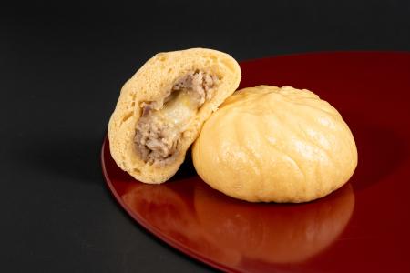 2秒に1個売れている「極旨 黒豚まん」シリーズ初のチ