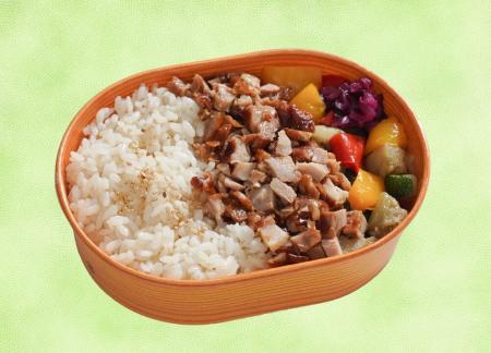 だし香るご飯で味わう、鶏照焼と彩り野菜「ベジチキ彩