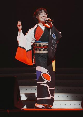 田川寿美が東京・浅草公会堂でデビュー３５周年記念コ